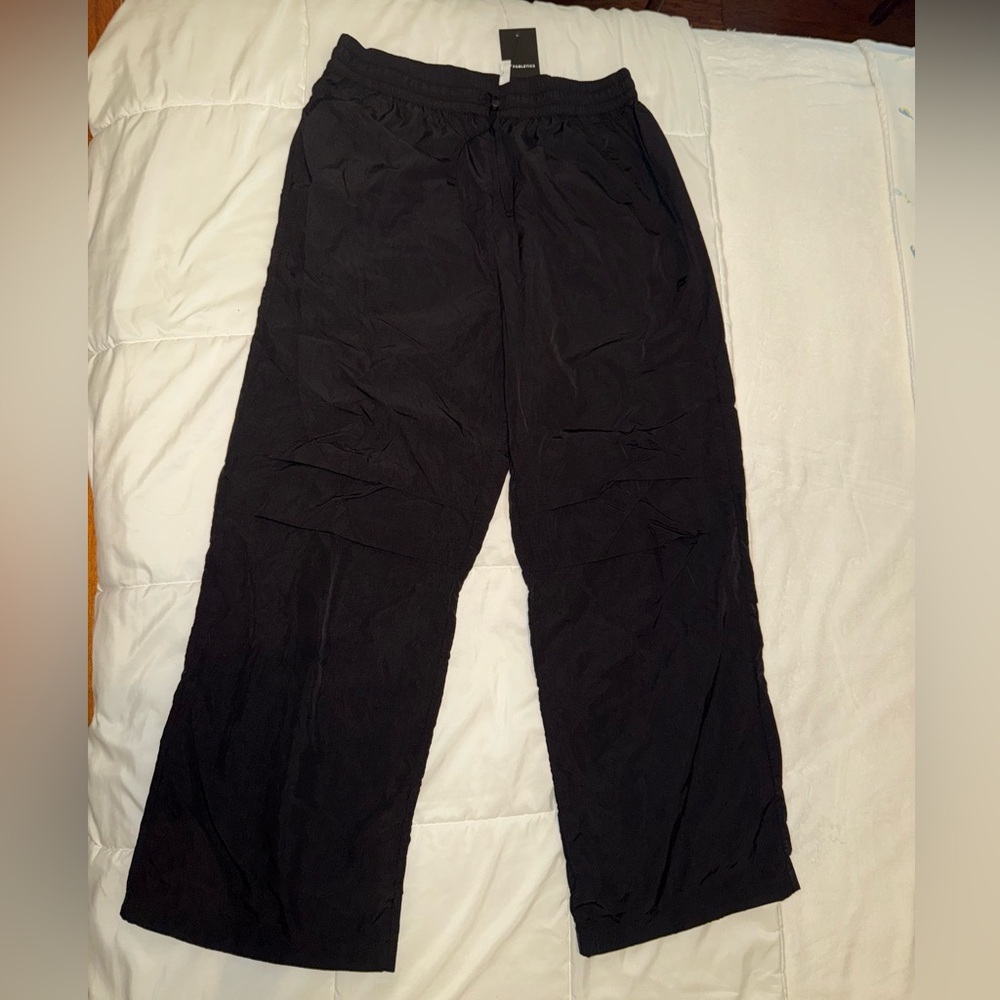 Fabletics Woven Crinkle Pant sz L NEW! - Picture 3 of 12